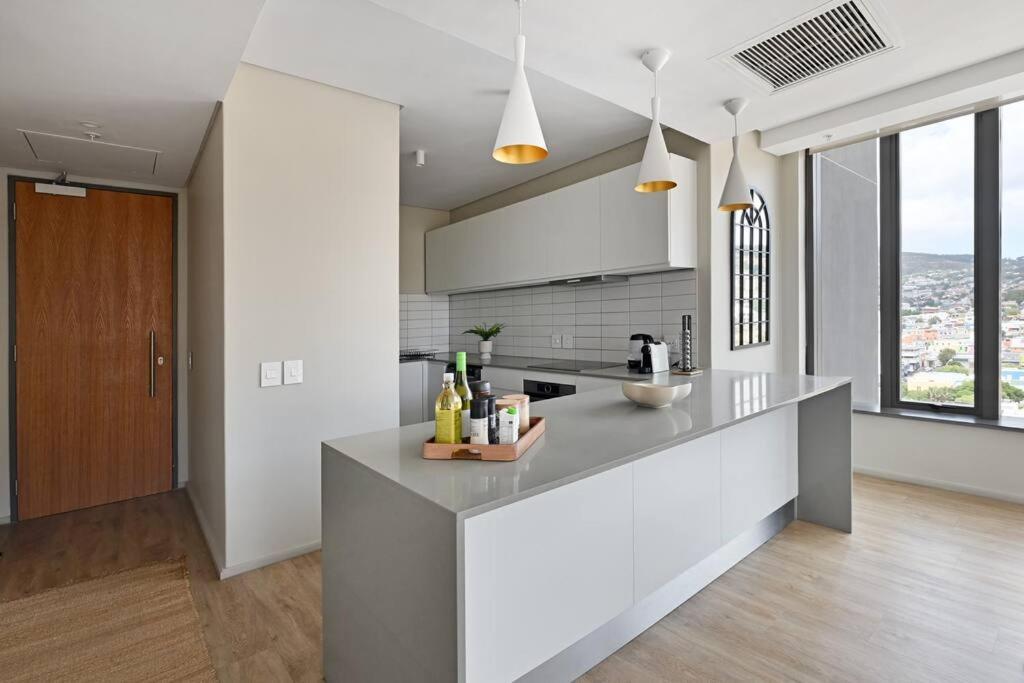 Appartement Sara - Modern Centre - Views! Le Cap